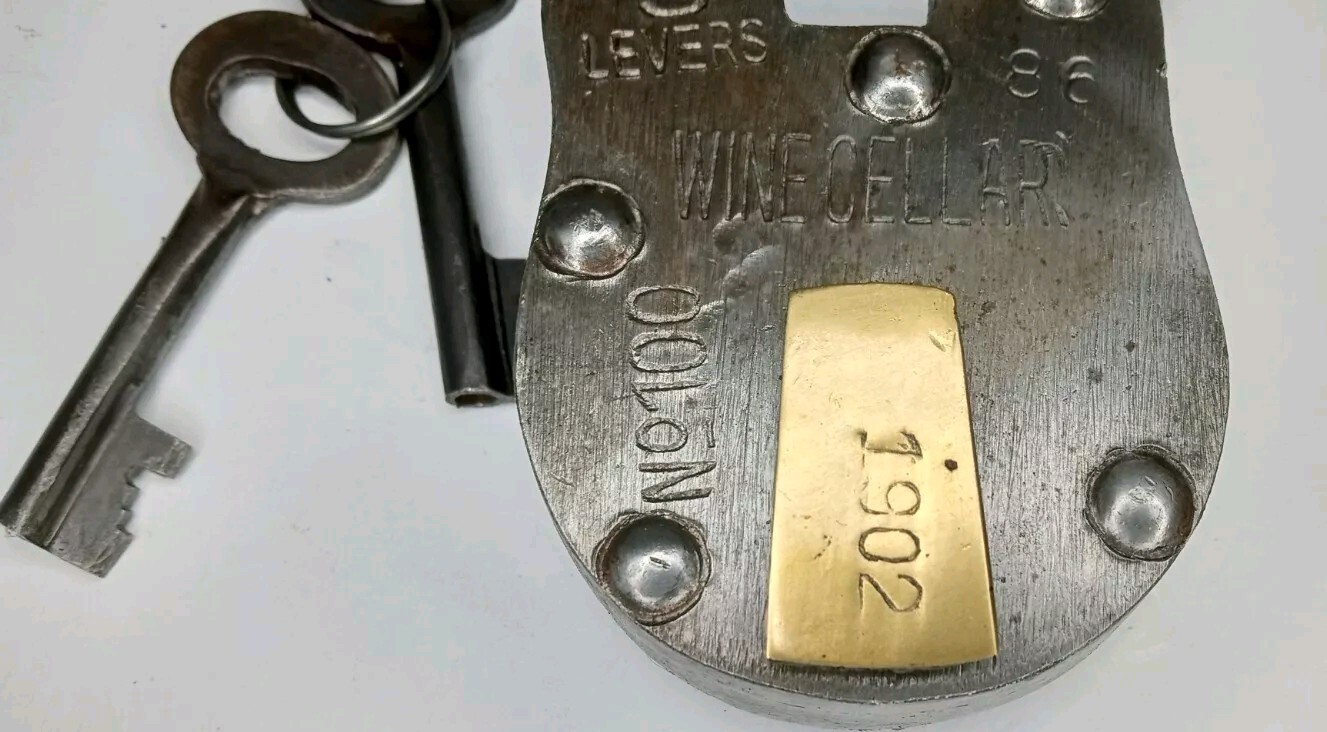 Wine Cellar Padlock With Two Skeleton Keys – Heavy Duty Wine Cellar 4.25″ Lock