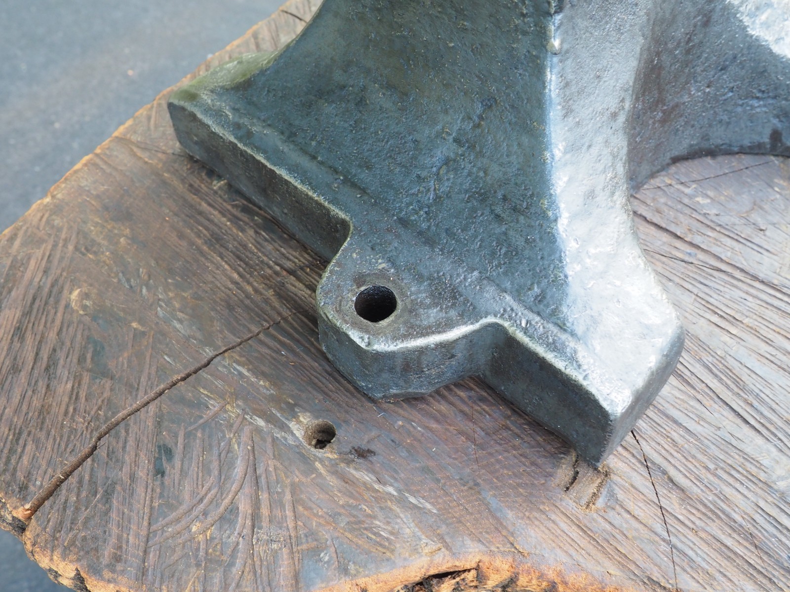 BIG 1940s FACTORY “FISHER NORRIS” BLACKSMITH 150LBS ANVIL ANTIQUE VISE RR BLADE