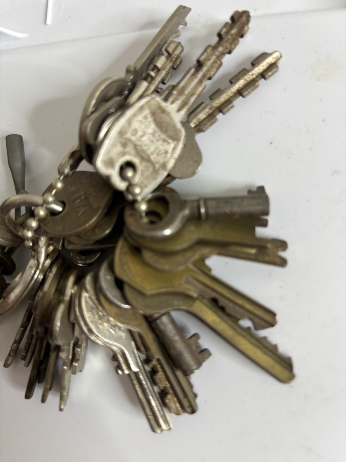 Mixed Lot of Vintage Antique Collectible Skeleton Keys Cut