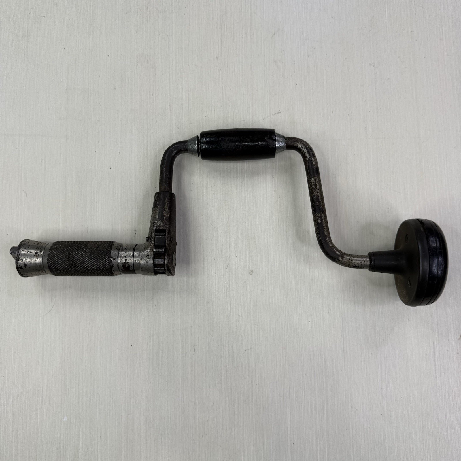 VINTAGE MANUAL HAND CRANK DRILL WITH WOODEN HANDLES RACHETING HEAD REVERSIBLE