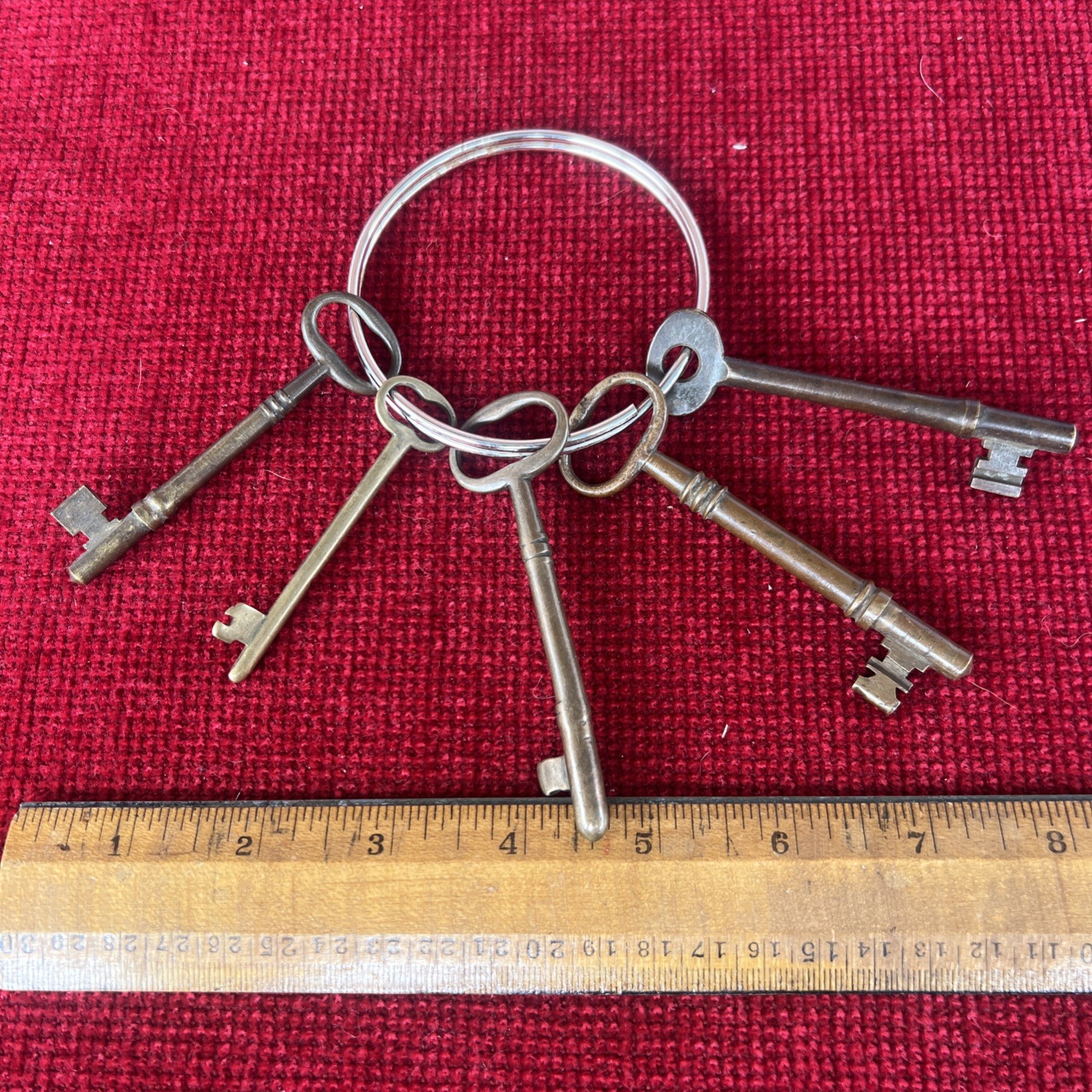 Vintage 5 Large Brass Skeleton Keys & Ring Holder Jailer Style