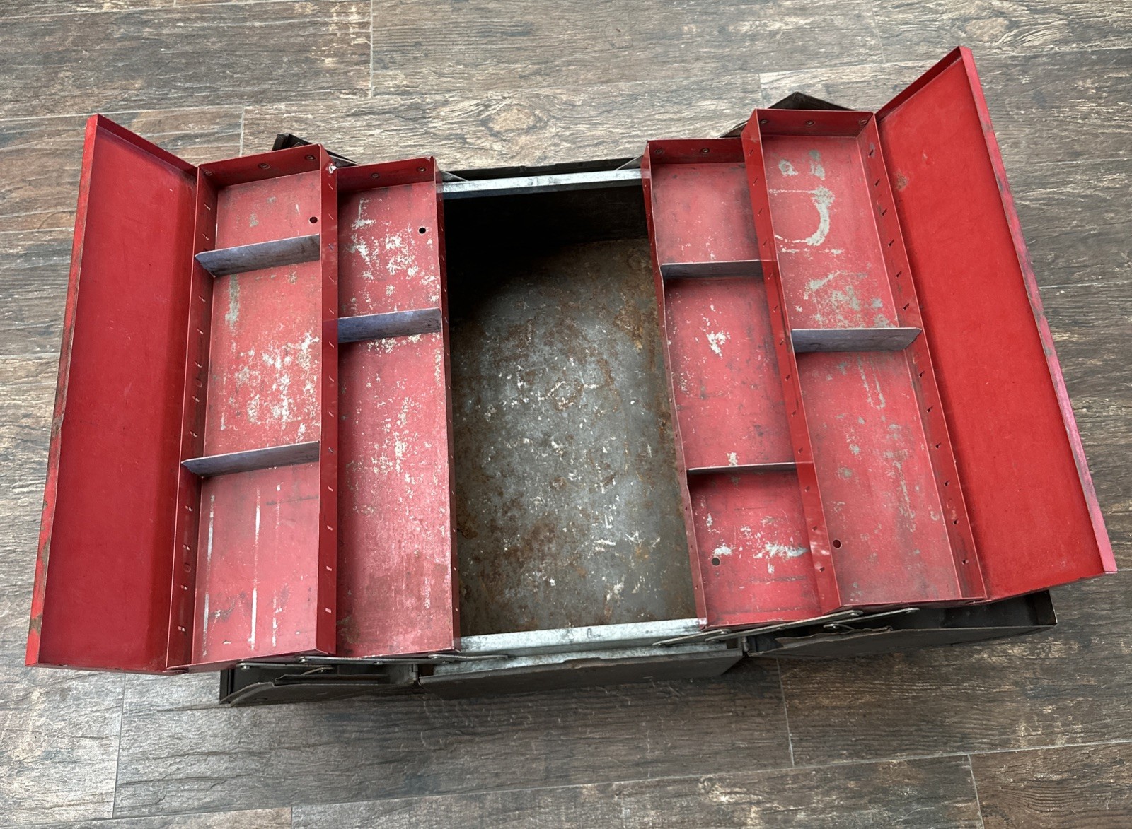 Vintage Waterloo Hip Roof Double Latch Metal Tool Box 18″L x 10″W x 13″H