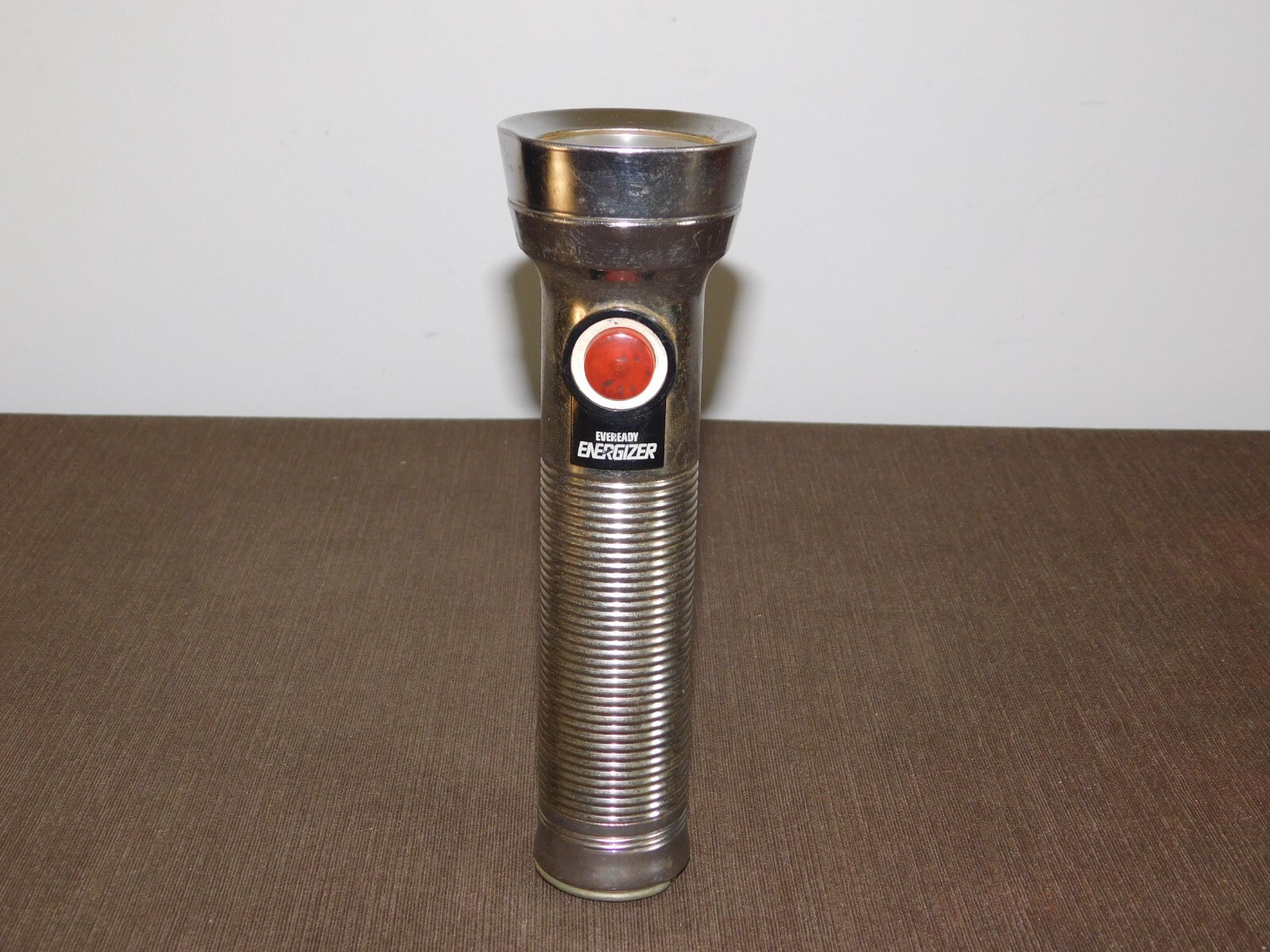 VINTAGE FLASHLIGHT 7 3/4″ LONG EVEREADY ENERGIZER