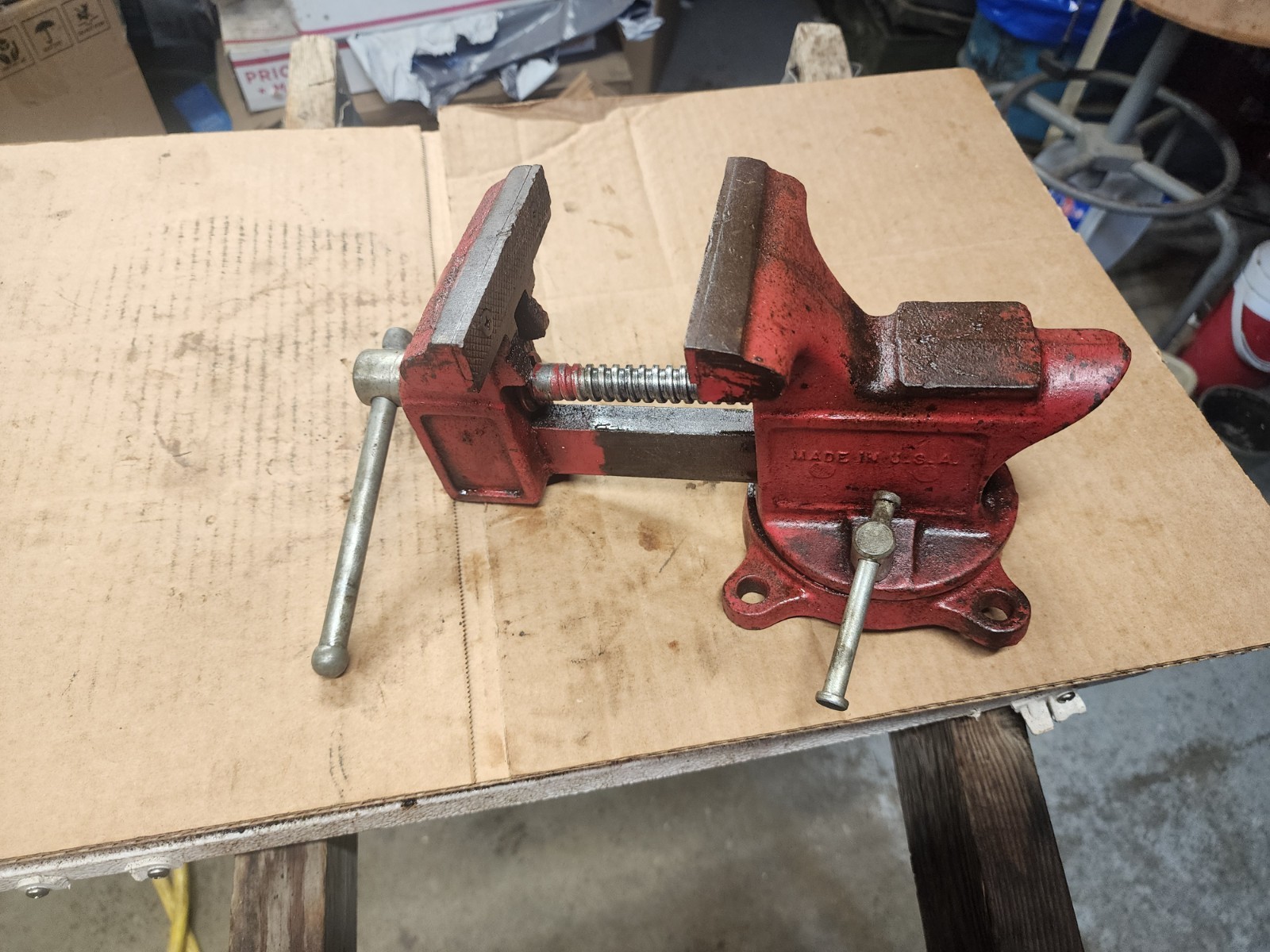 VINTAGE COLUMBIAN 04M2 ANVIL BENCH VISE 4” JAWS, CAST IRON CLEVELAND.OHIO