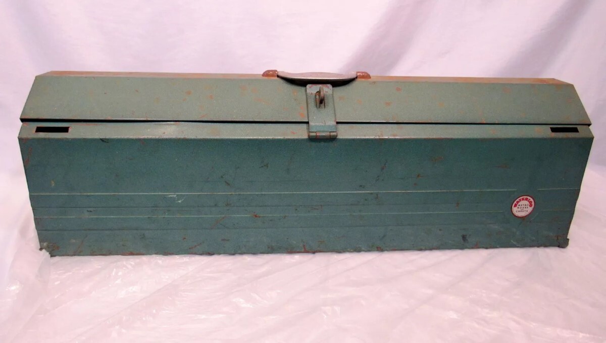 VINTAGE WATERLOO (IA) HEAVY DUTY METAL TOOL BOX CHEST GREEN (87946)