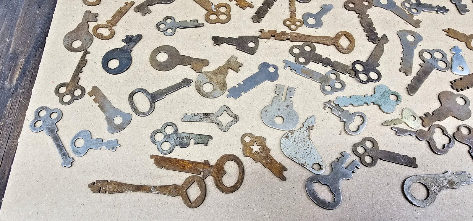Lot of 90+ Vintage Small Assorted Small Skeleton Metal Keys COOL MIXED ART JUNK!