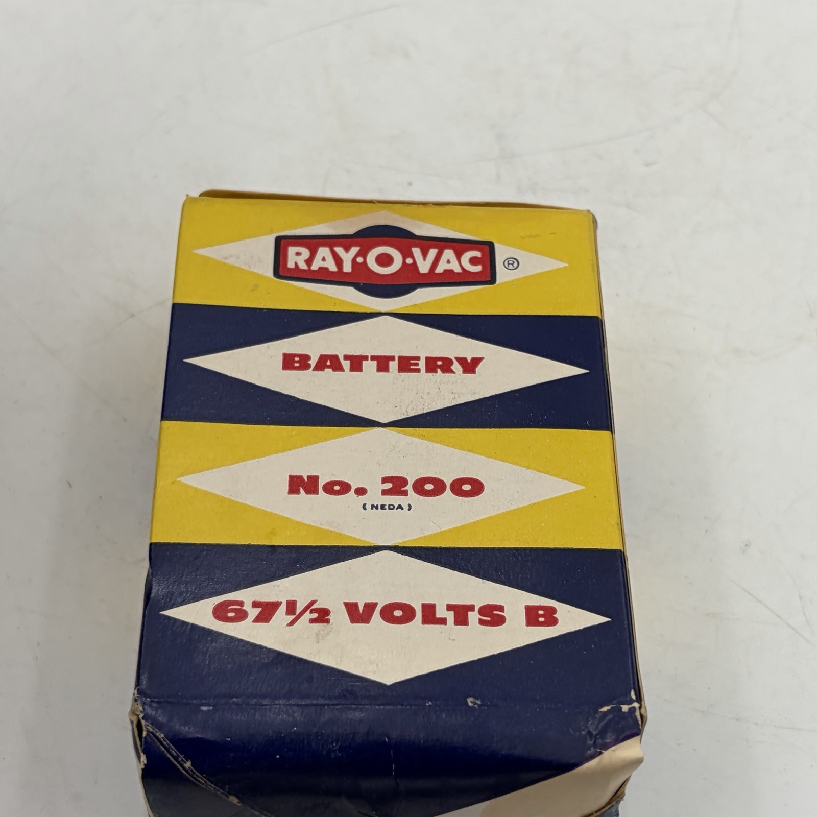 Vtg 1950s Ray-O-Vac Battery no. 200 Rare 67 1/2 Volts B Yellow Blue Graphics