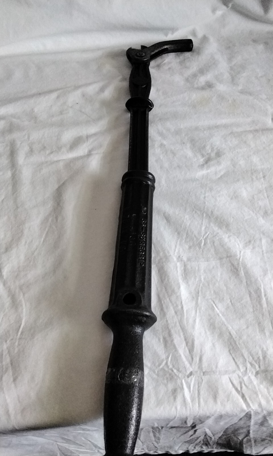 Vintage Crescent Bridgeport 56 Suregrip Slide Handle Nail Puller Cast Iron, USA