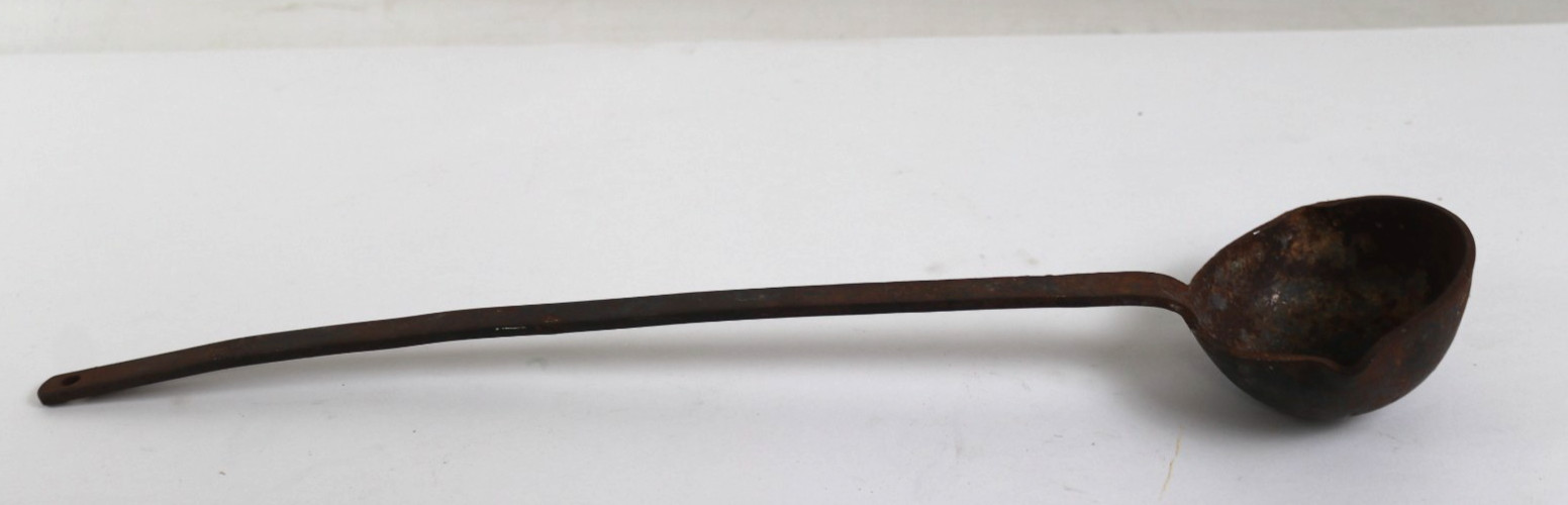 19 1/2″ Antique Cast Iron Smelting Ladle Double Spout Hanging Hole marked 4