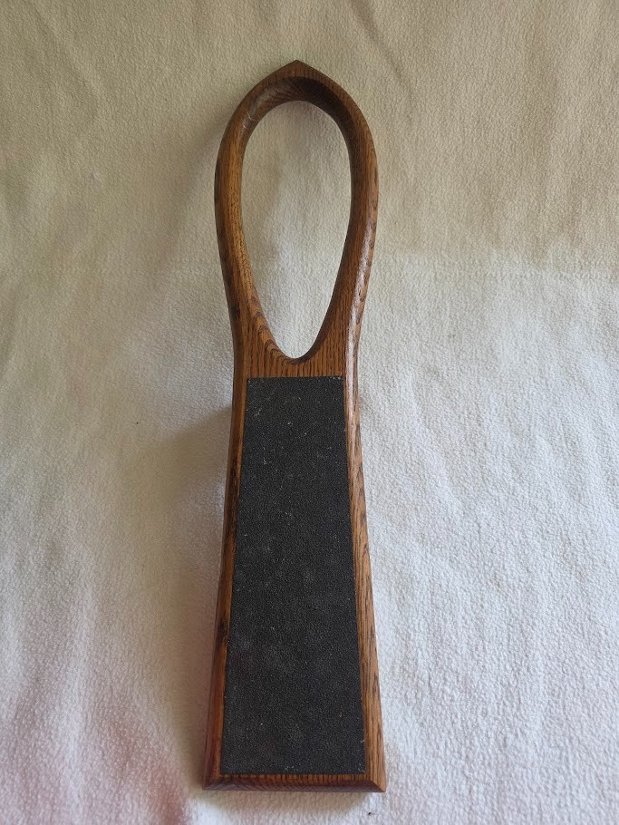 🥾✨ Vintage Wooden Boot Jack – Solid Wood Boot Puller with Textured Grip Pad ✨🥾