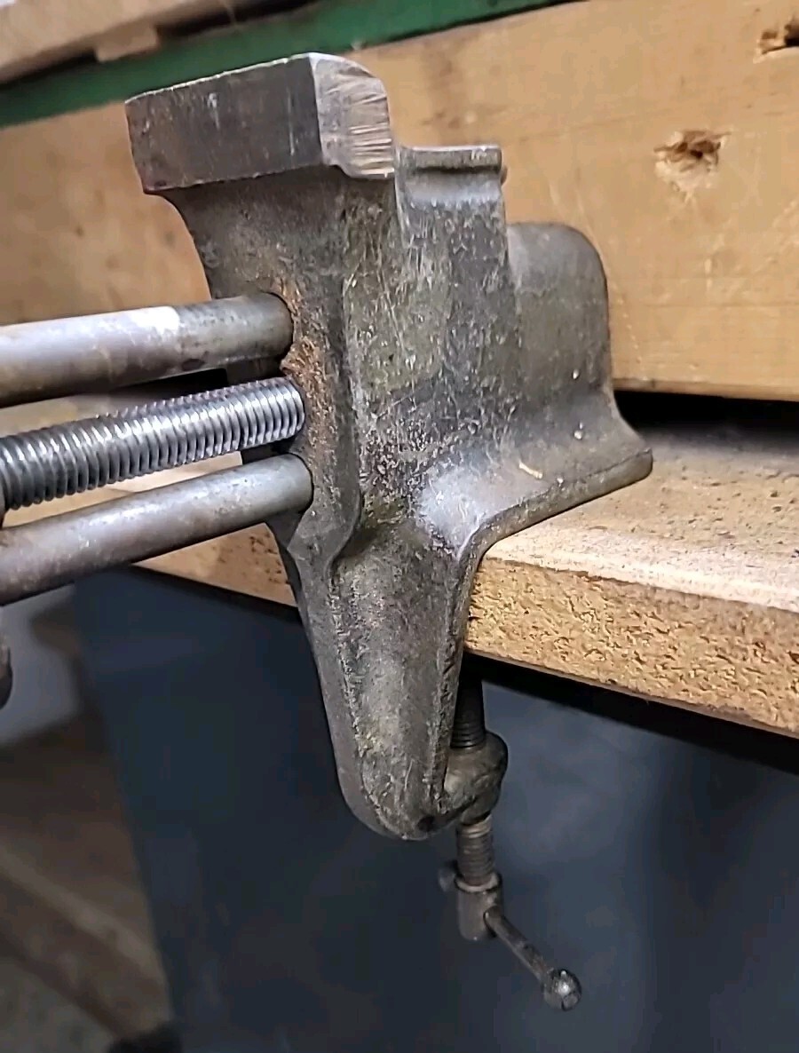 Vintage 2″ Jaw Clamp On Bench Vise Anvil Machinist C.M. & T. Co Jewelry Complete
