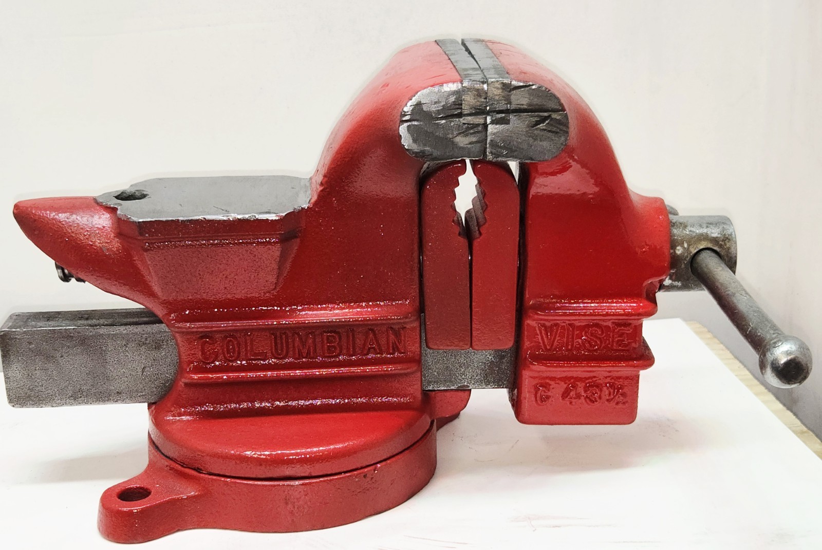 Vintage C 43-1/2 Columbian- 3 1/2″ Jaw Swivel Bench Vise W/Anvil & Pipe Clamps