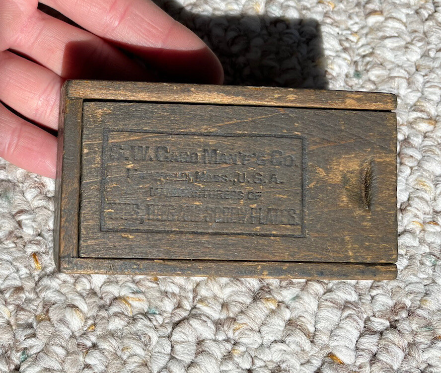 Vintage 3″ X 1 1/4″ S. W. Card MFG CO DIES SCREW PLATES Wooden Box – Empty