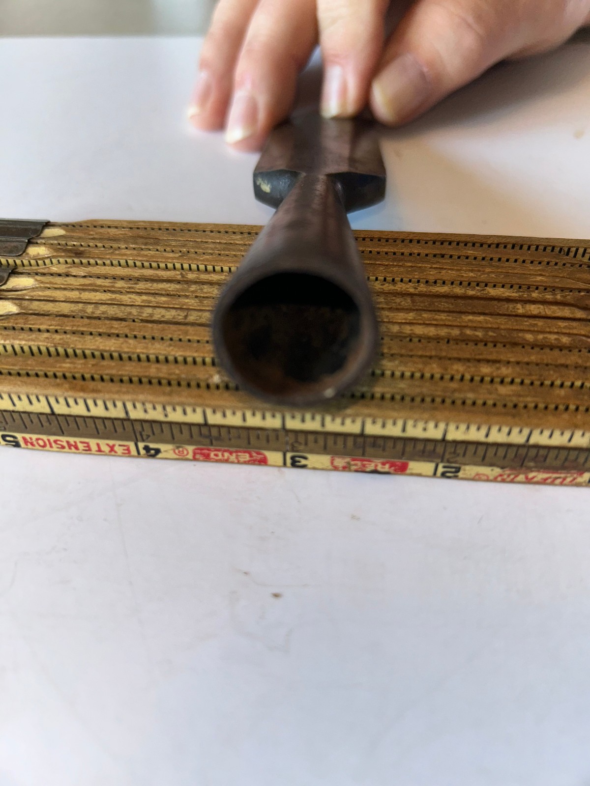 Globe 1 1/4 inch bevel edge socket chisel