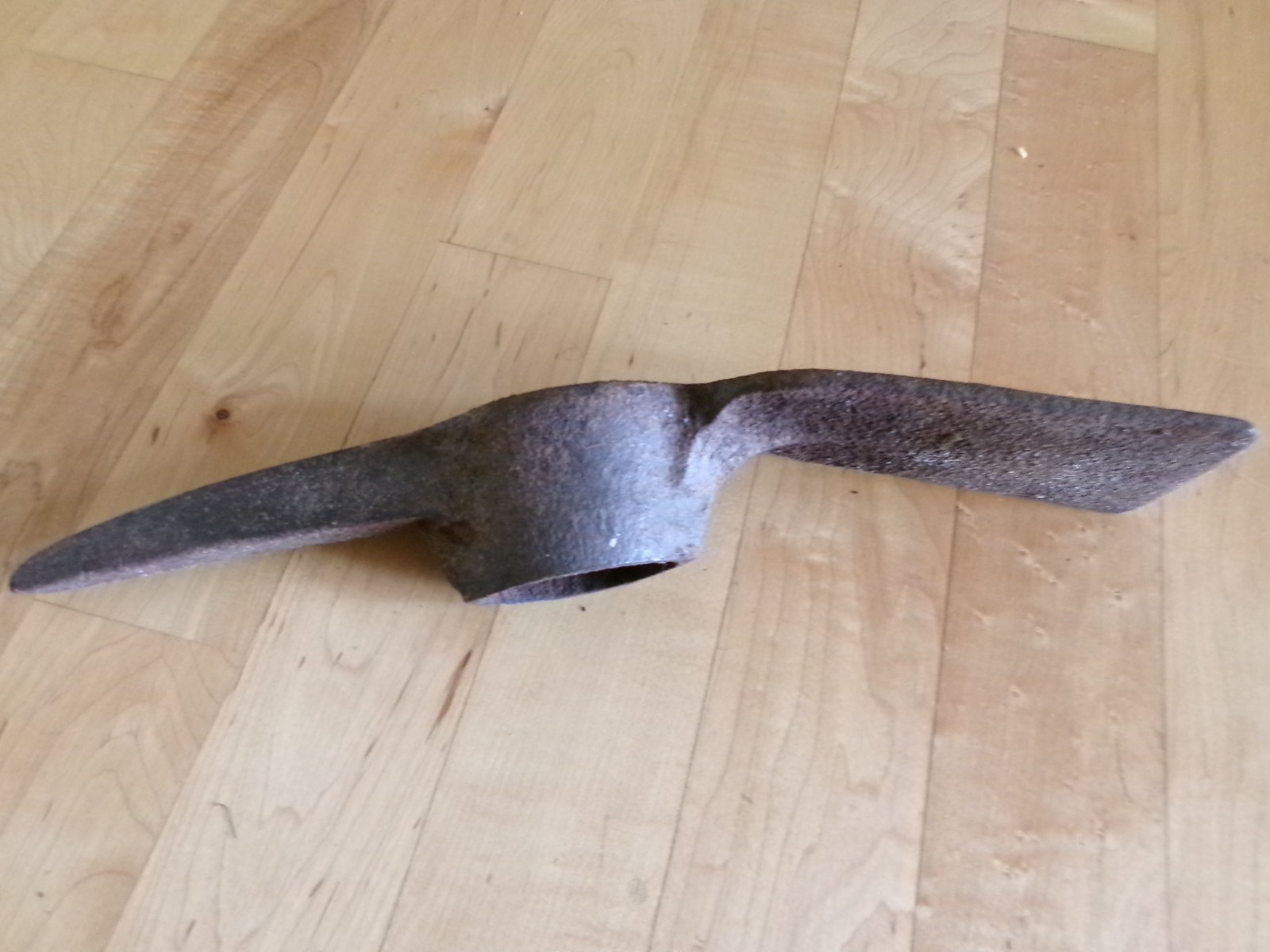 VINTAGE 17″ PICKAXE