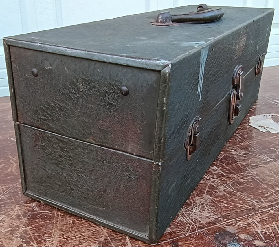 Vintage KENNEDY KITS Bighorn Line 21″ 2-tier Fishing Tackle Box. Made in USA.