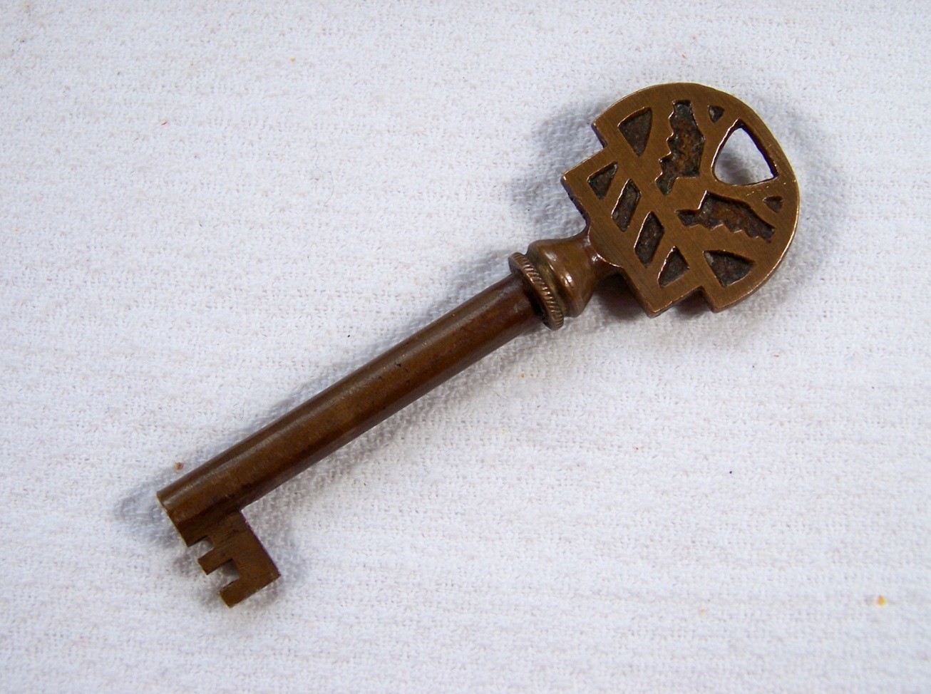 Old Vintage Ornate Eastlake Style Brass Hollow Barrel Skeleton Key Antique Keys