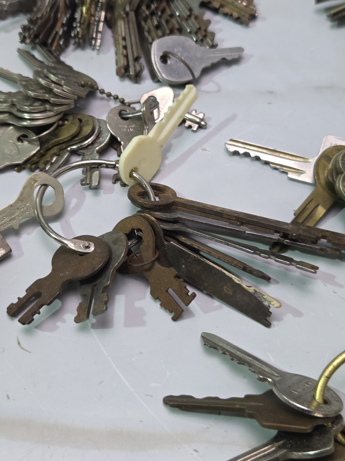 Bulk Lot of Mixed Keys w/ Vintage Skeleton Keys Old Antique Some Really Cool!!!