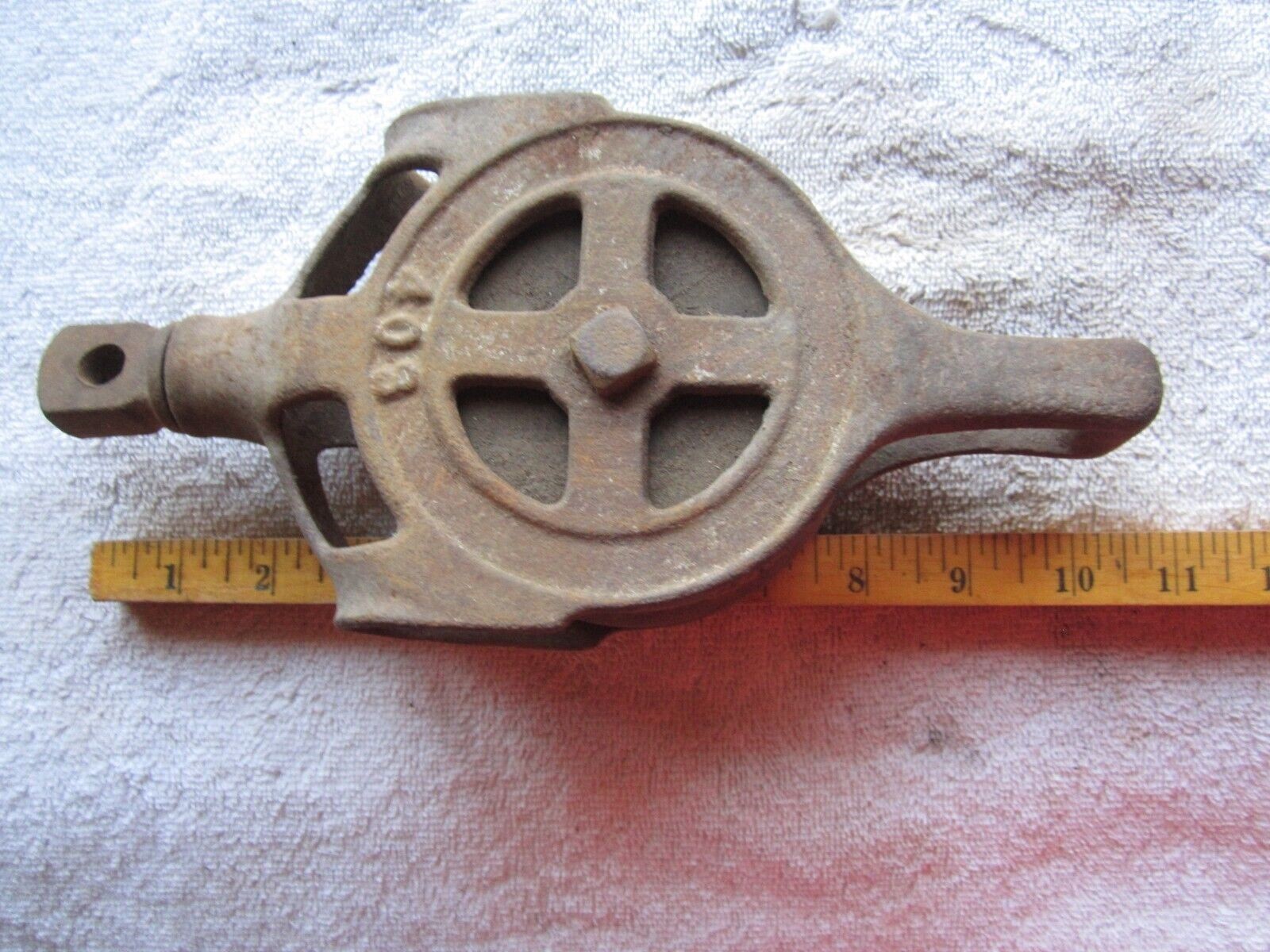 ANTIQUE NEY MF’G. Co. CANTON OHIO 408 CAST IRON & WOOD BARN TROLLEY PULLEY