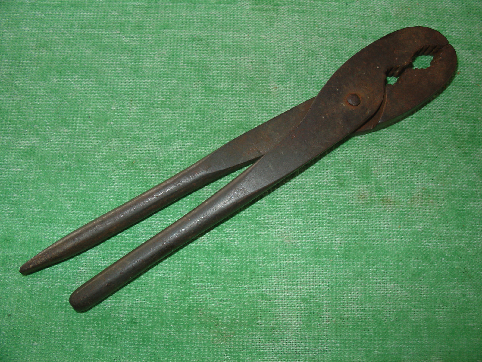 VINTAGE GAS BURNER PLIERS UNBRANDED 8″ LONG MADE IN USA