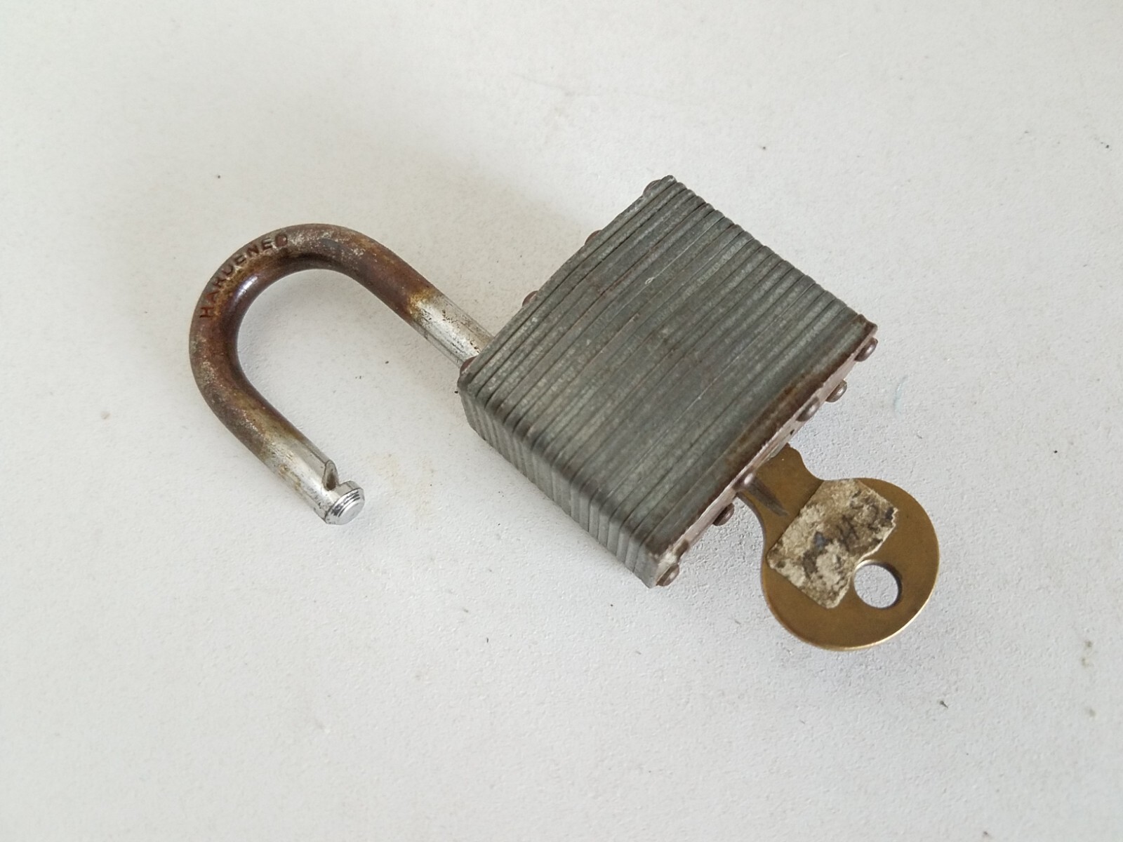 Hard Guard 40 Mm Padlock Made In Taiwan Vintage With Key