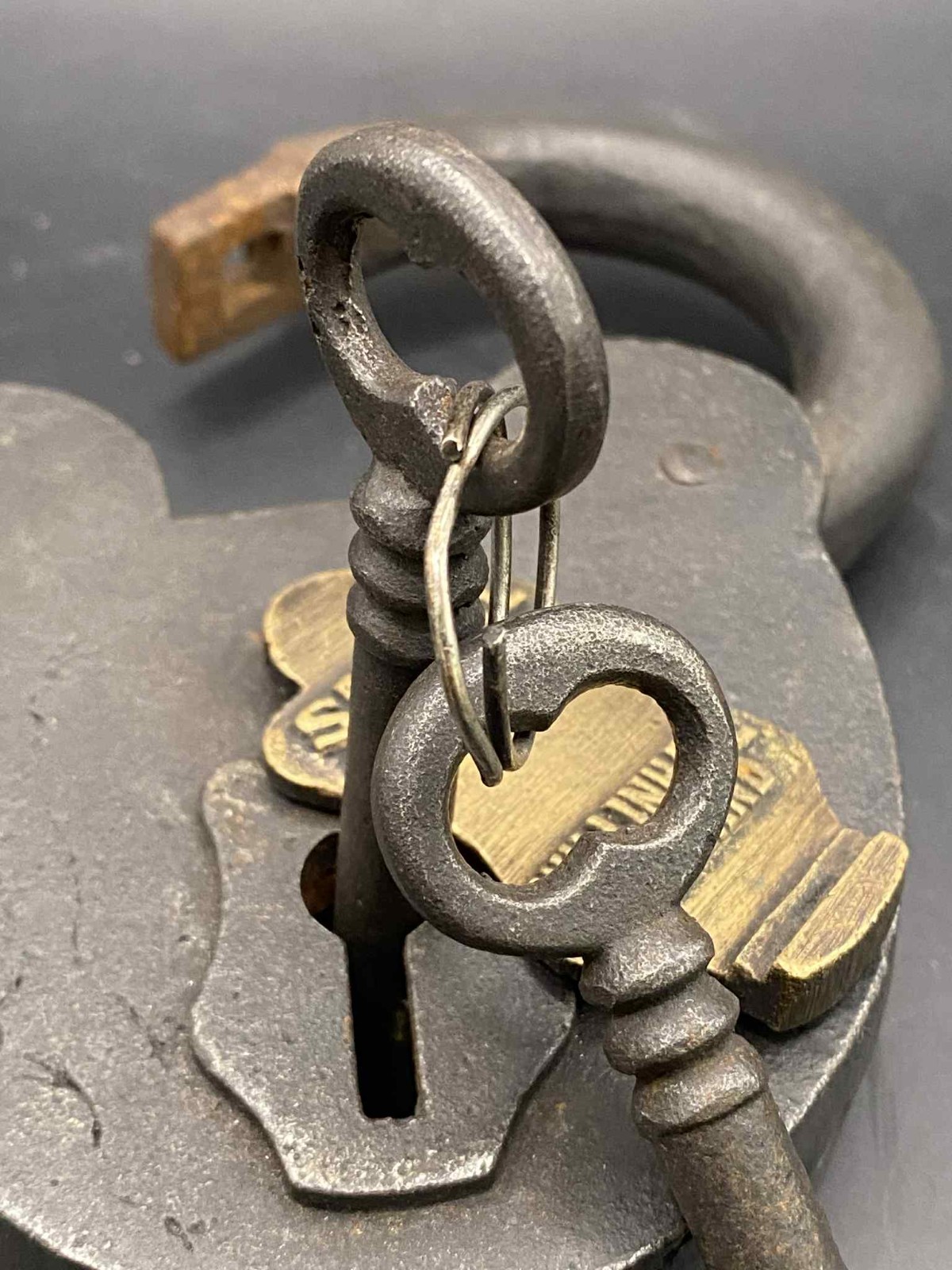SAMUEL BAKER Handmade Iron Padlock With Brass Rotating Plate Keys Safety Lock