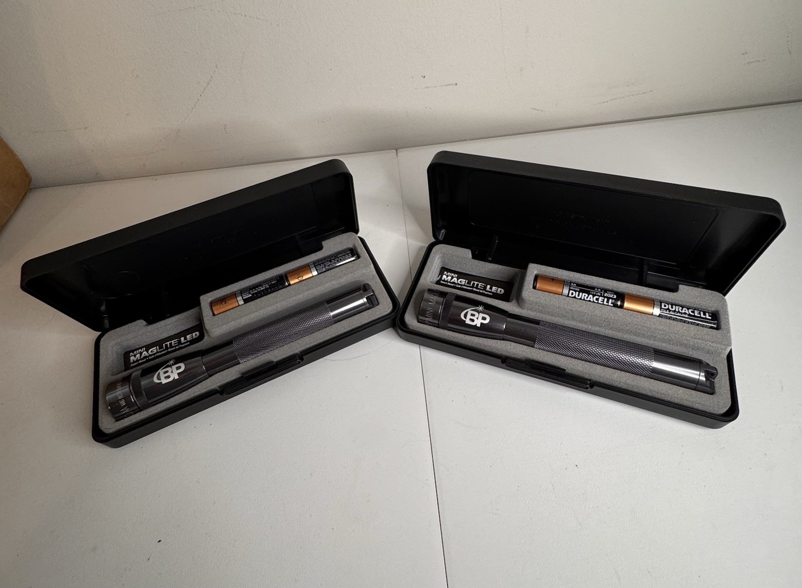 Mini Maglite Flashlights Lot Of 2 AA Batteries Included