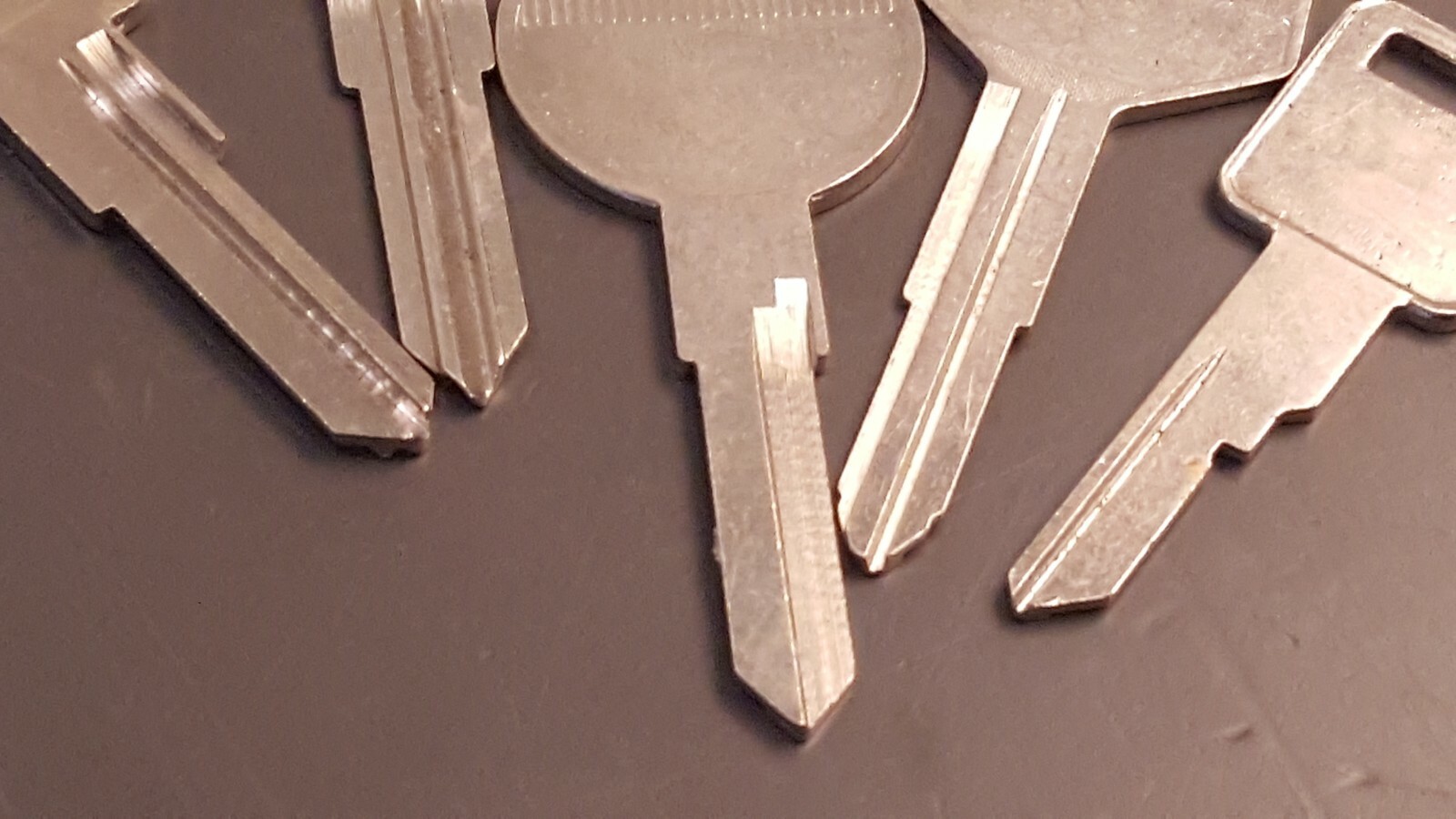 Lot 5 Vtg Car Keys Blanks X203 V37, X159 TR37, X81 HF 45, X83 MB39, P10980V B63