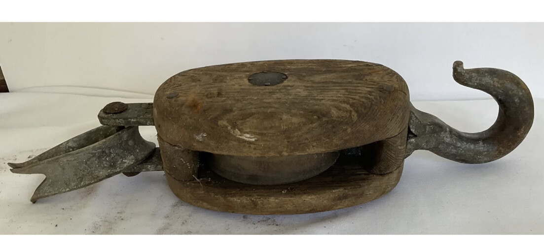 Vintage Antique Farm Equipment Wooden Block / Tackle Pully Hook /Great Display