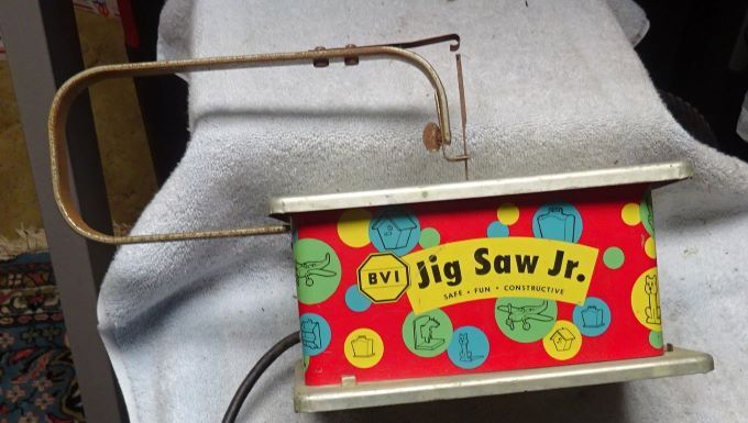 ** Vintage – BURGESS Vibrocrafters – DVI – JIG SAW Jr – Pressed STEEL – WORKS *