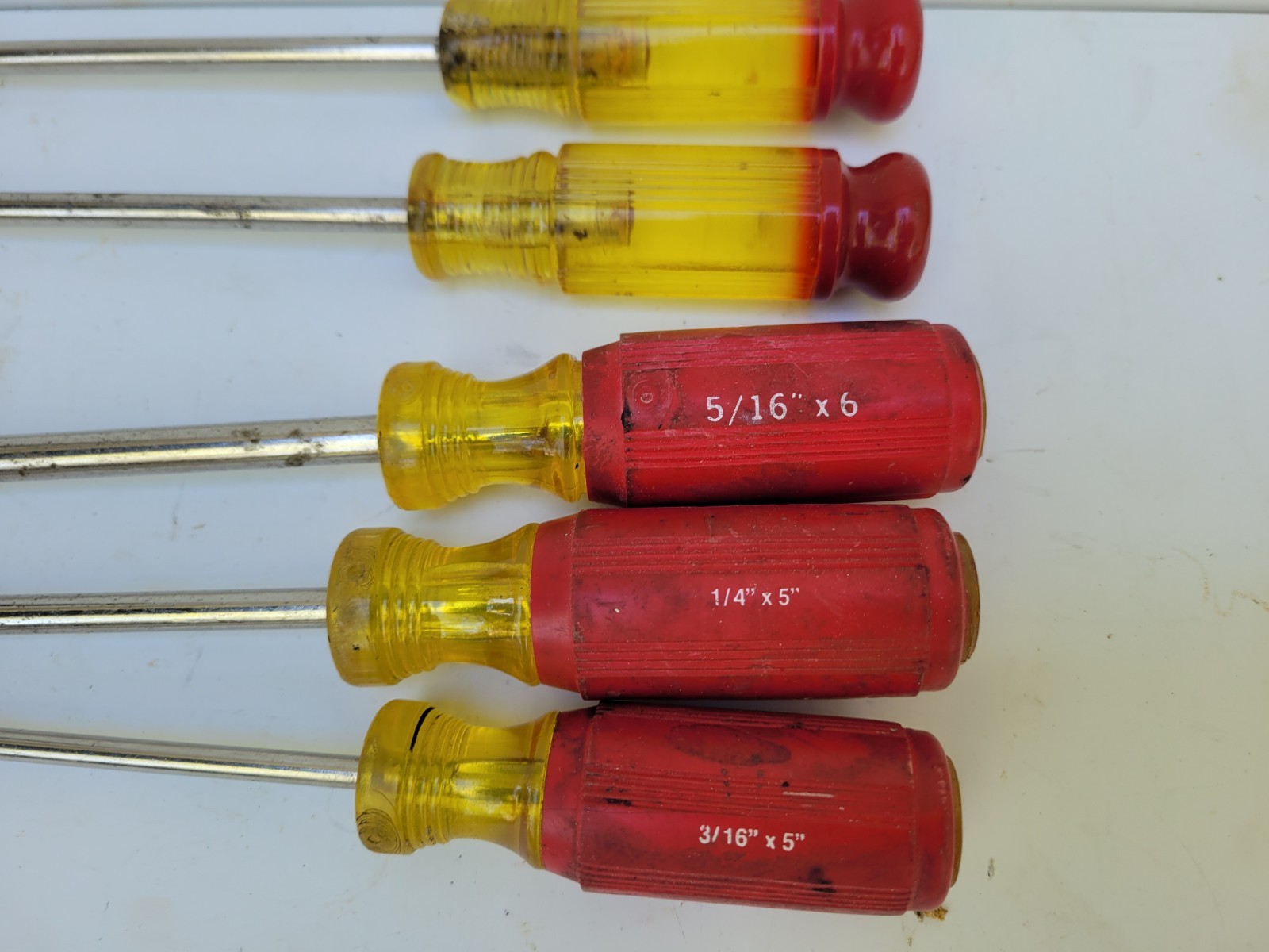 Vintage SEARS Screwdrivers Lot of 5 Red/Yellow