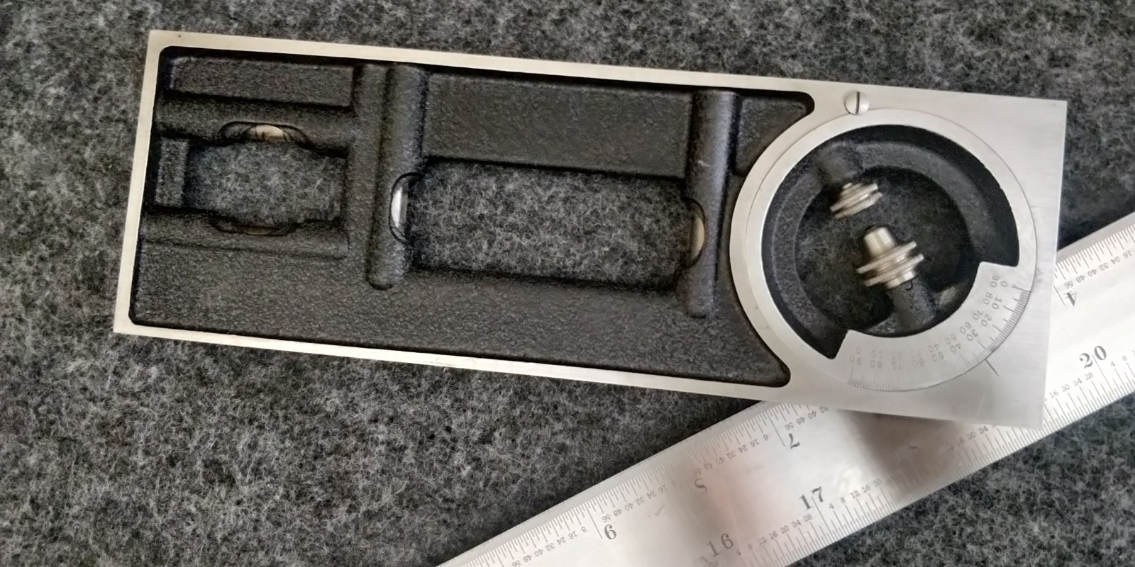 L.S. Starrett 439-24 Builders Tool in Box With 24″ Blade 4R Grad Made USA
