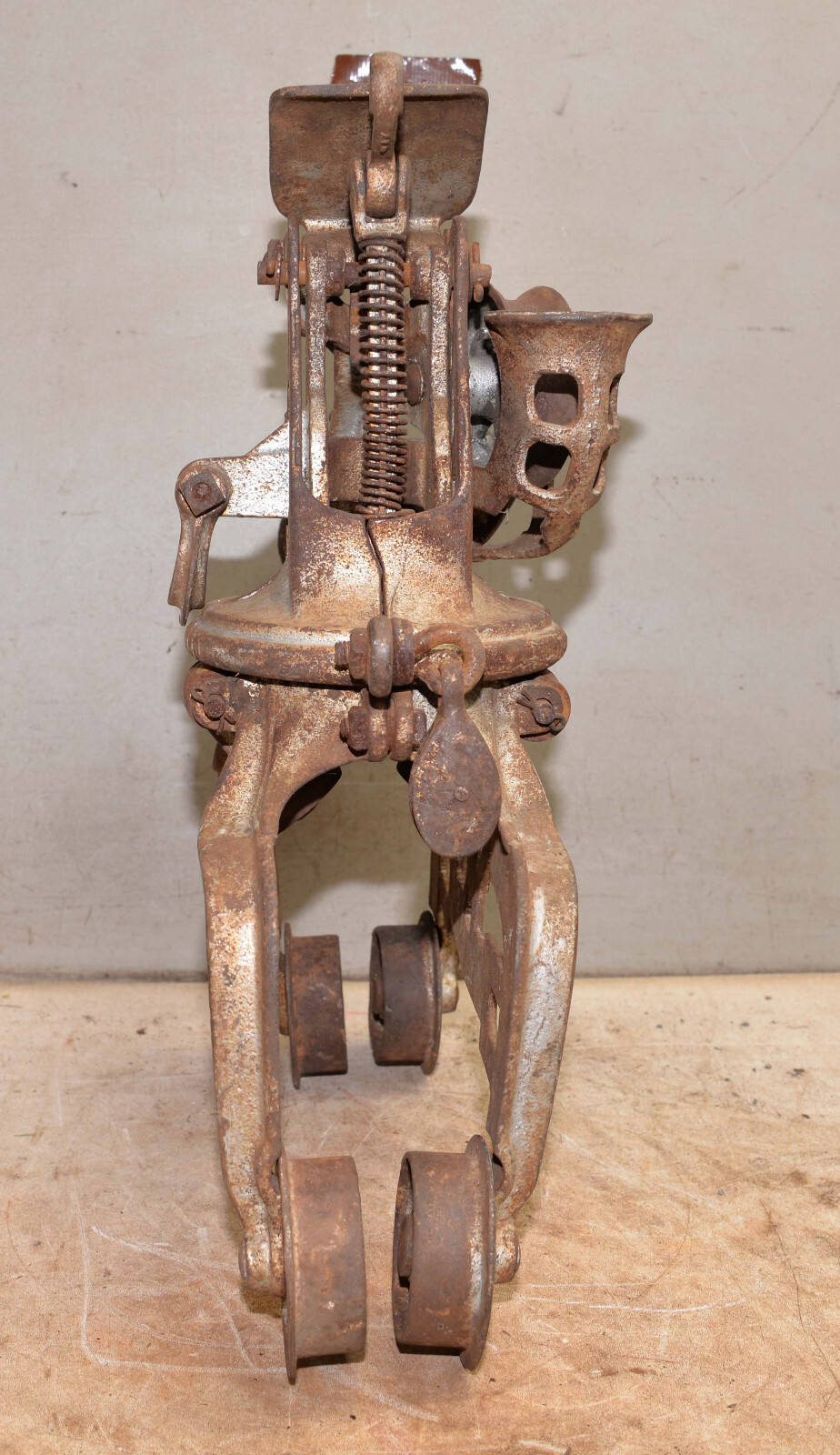F. E. Myers hay Suregrip vintage farm collectible barn trolley tool lamp H3