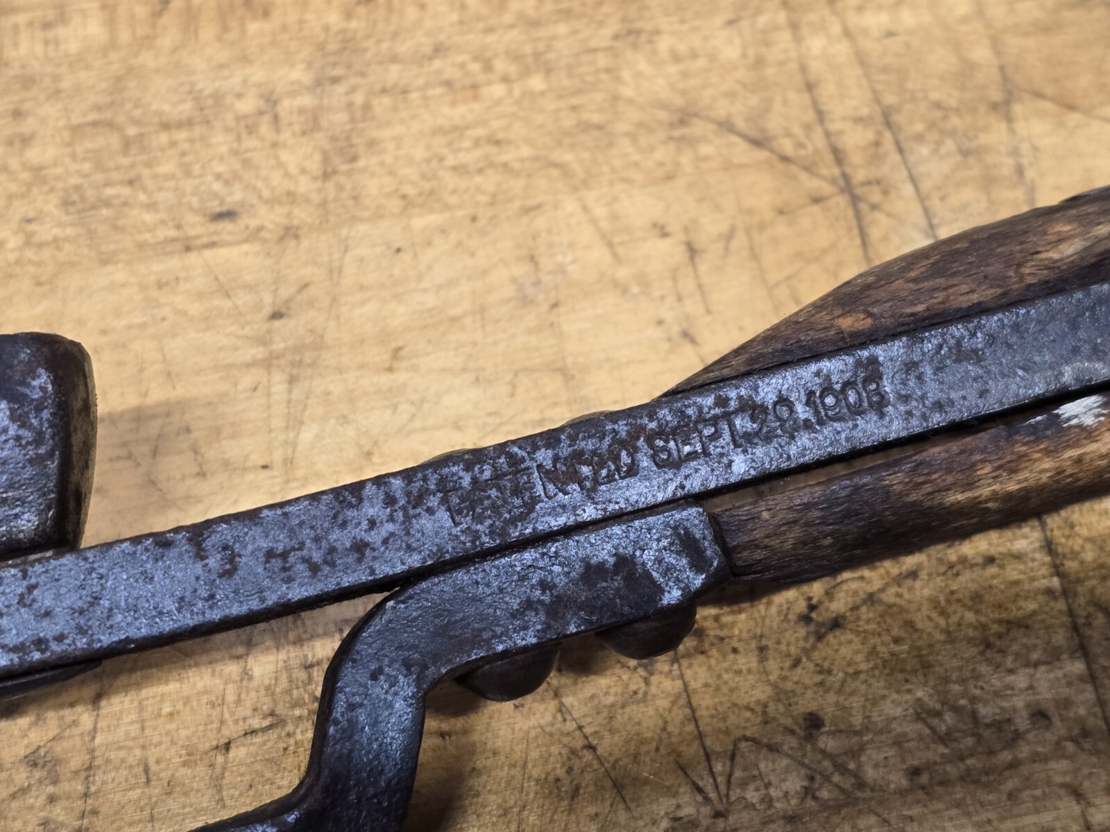ANTIQUE Bridgeport Hardware Mfg. Corp. Shipping Crate Tool Nail Puller Pat. 1908