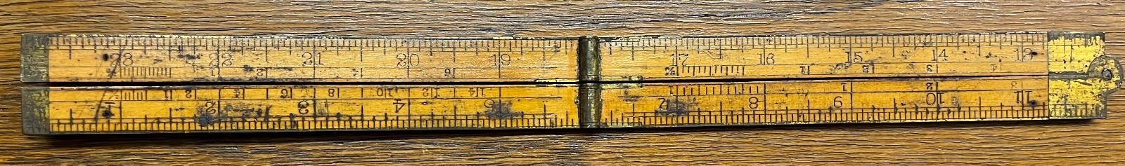 NO. 84 CHAPMAN STEVENS 24″ FOLDING RULER BRASS BOUND