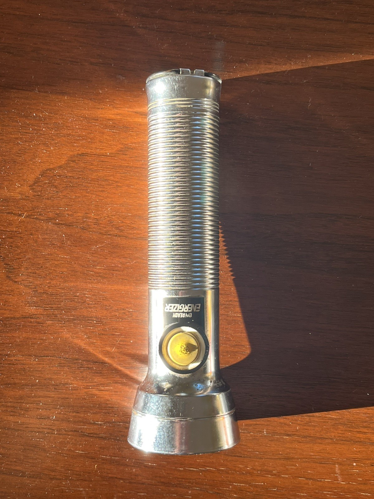 VTG Eveready Energizer Union Carbide Flashlight Chrome Ribbed USA *WORKS*