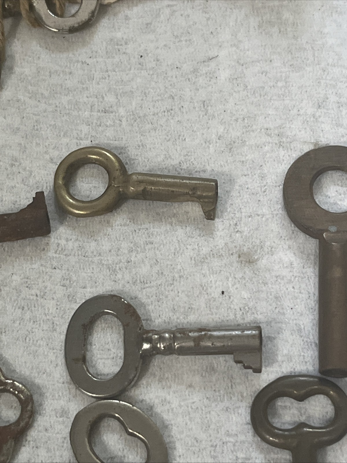 Lot Of 14 Antique Small Skeleton Hollow Barrel Keys Various Shapes Sizes Tags