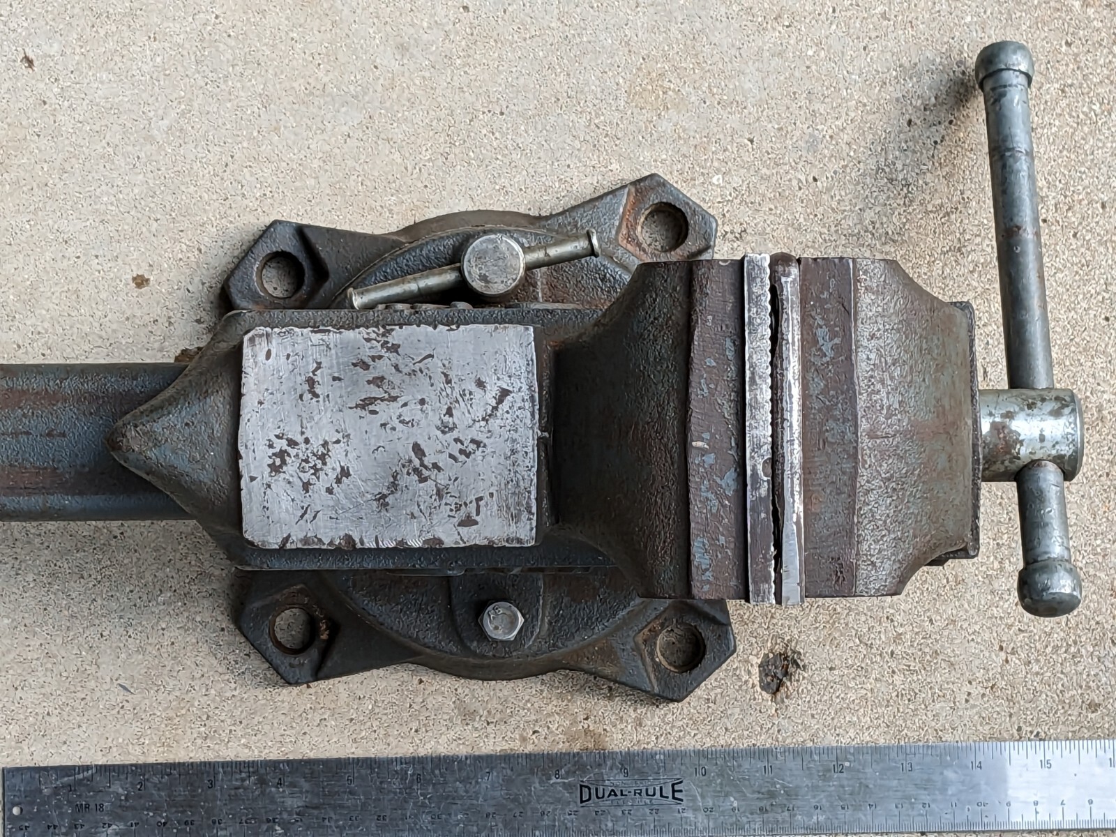 Babco 140 Bench Vise 4″ Jaws Opens to 140mm or 5-1/2″ w/ Pipe Jaws Weighs 40 lbs