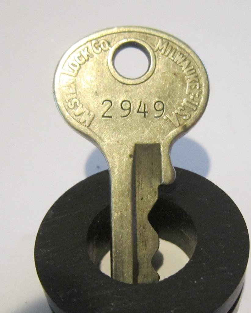 VINTAGE MASTER PADLOCK #2 WITH THE ORIGINAL WALKING LION KEY #2949