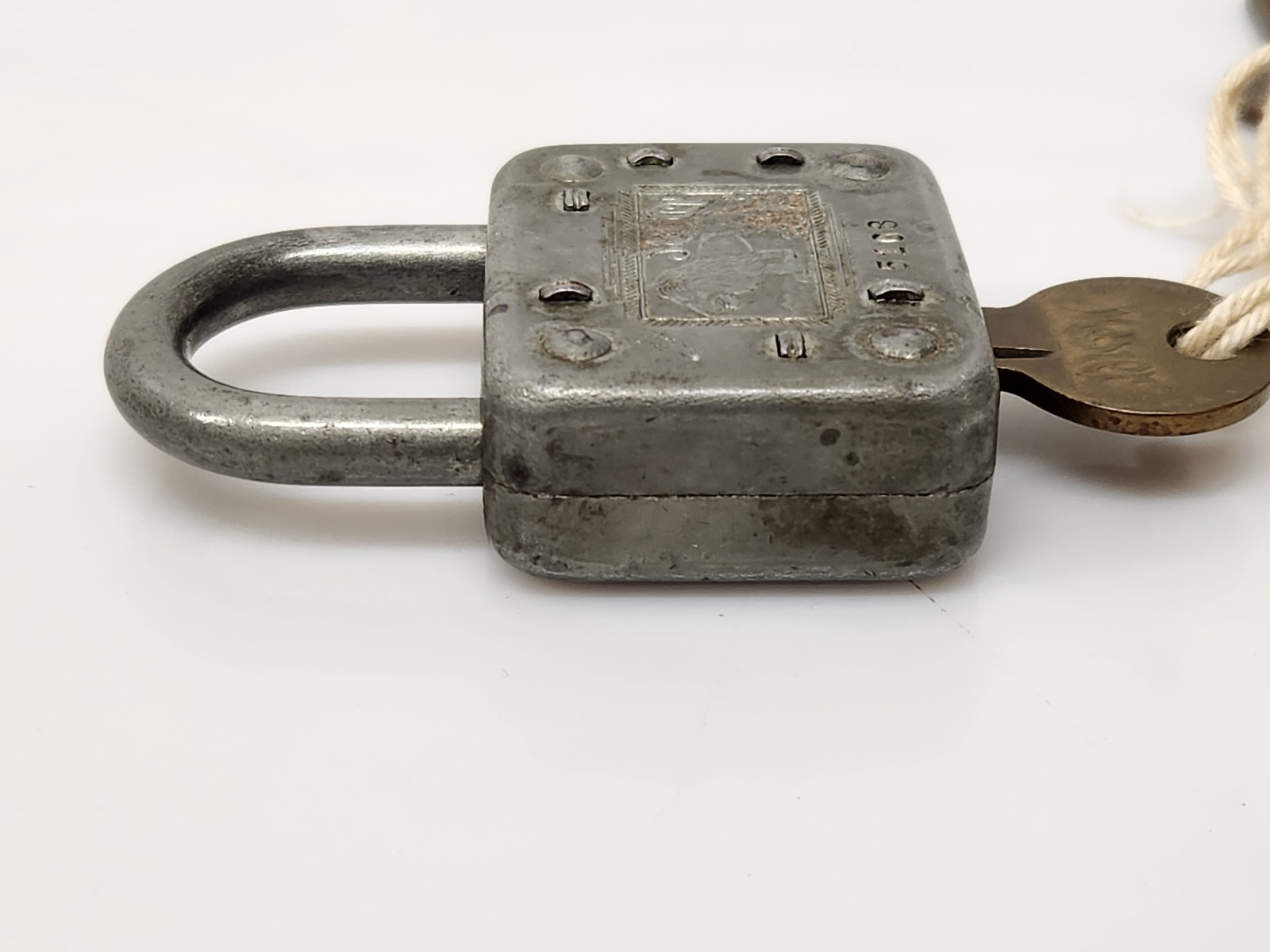 Master Lock Co 77 #5108 Standing Lion Padlock Lock w/ Keys