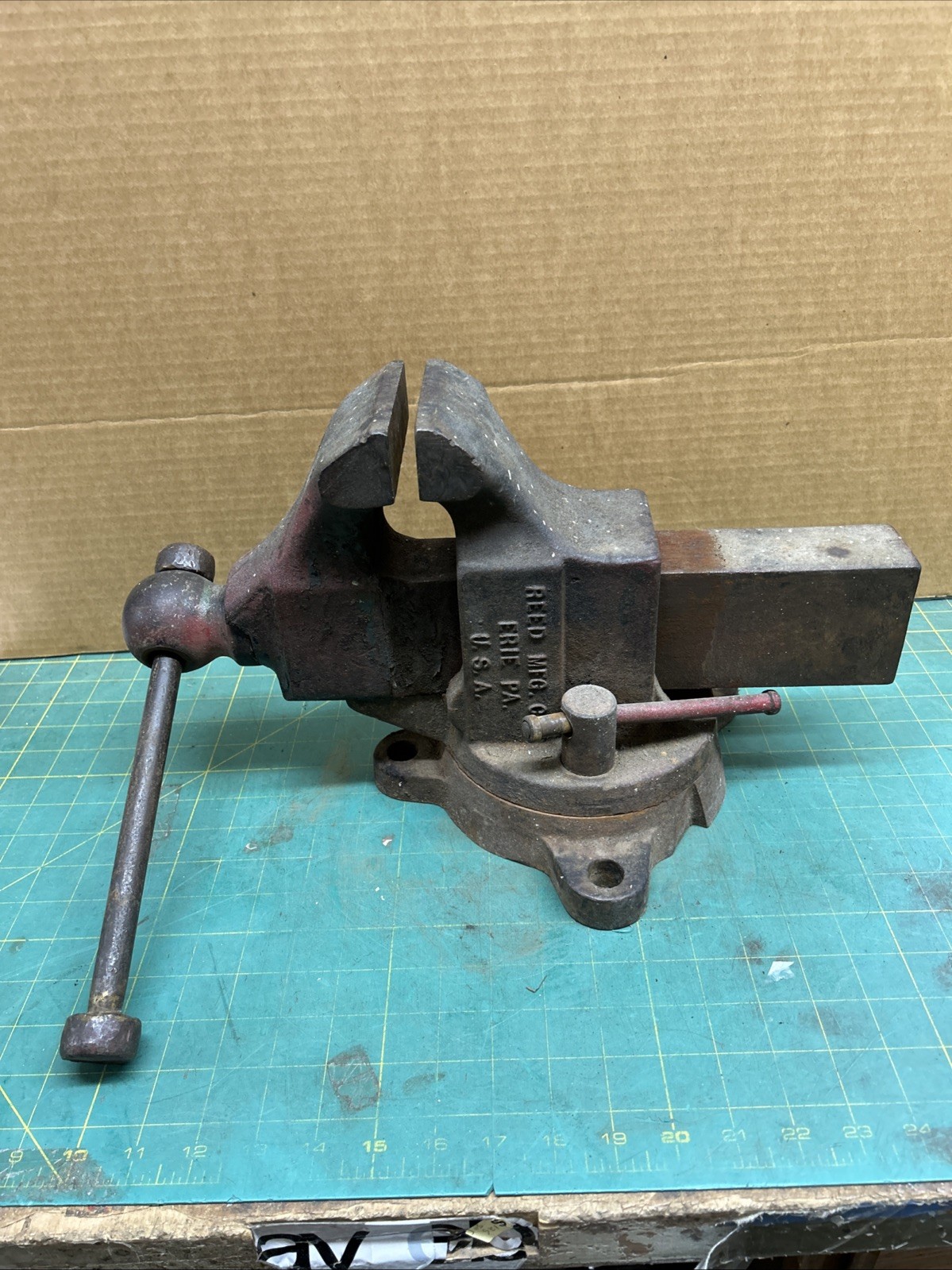 Vintage Reed Mfg Vise No. 214 Erie PA Made In USA 4″Jaw Width 53 Pounds