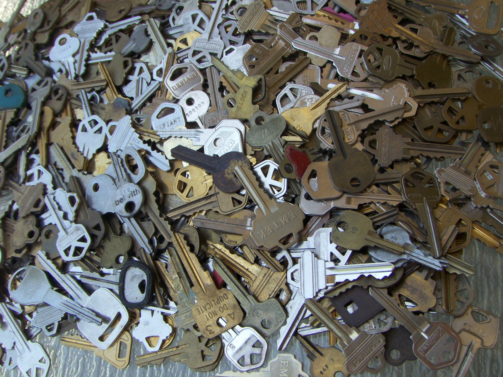 Lot of Misc Keys 4 Pounds SCHLAGE, KWIKSET, MASTER, etc. HOUSE,CARS…