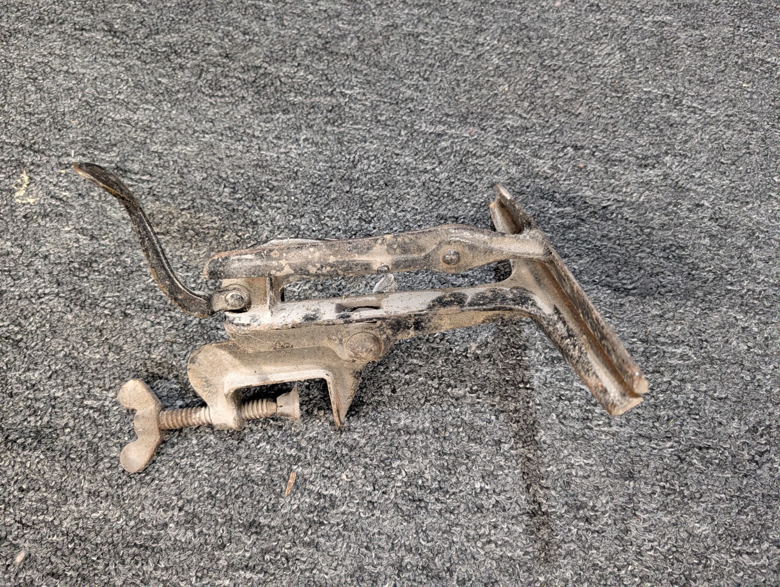 Vintage Cast Iron Bench Mount Saw Blade Sharpening Vise Clamp 9.5″ Jaws