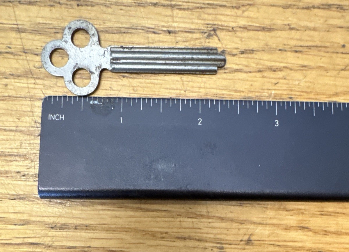 Lot of 33 Vintage Antique Keys Yale Keil Underwood Chicago Brass Skeleton