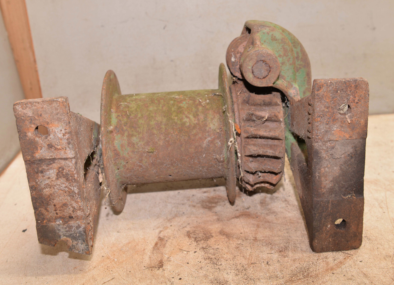 Antique Weller Mfg Co hand crank farm silo winch collectible mining logging tool