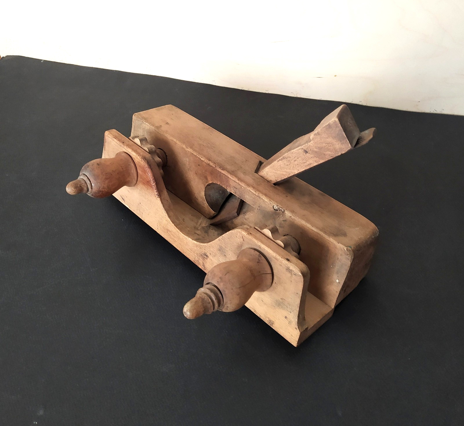 ANTIQUE F. WERTHEIM AUSTRIAN ADJUSTABLE WOODEN PLANE LATE 19th CENTURY.