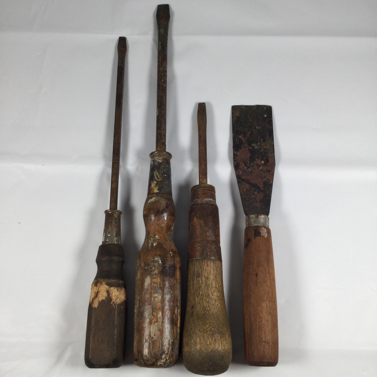 Lot of 4 VTG Miscellaneous Tools – Screwdrivers And Scraper