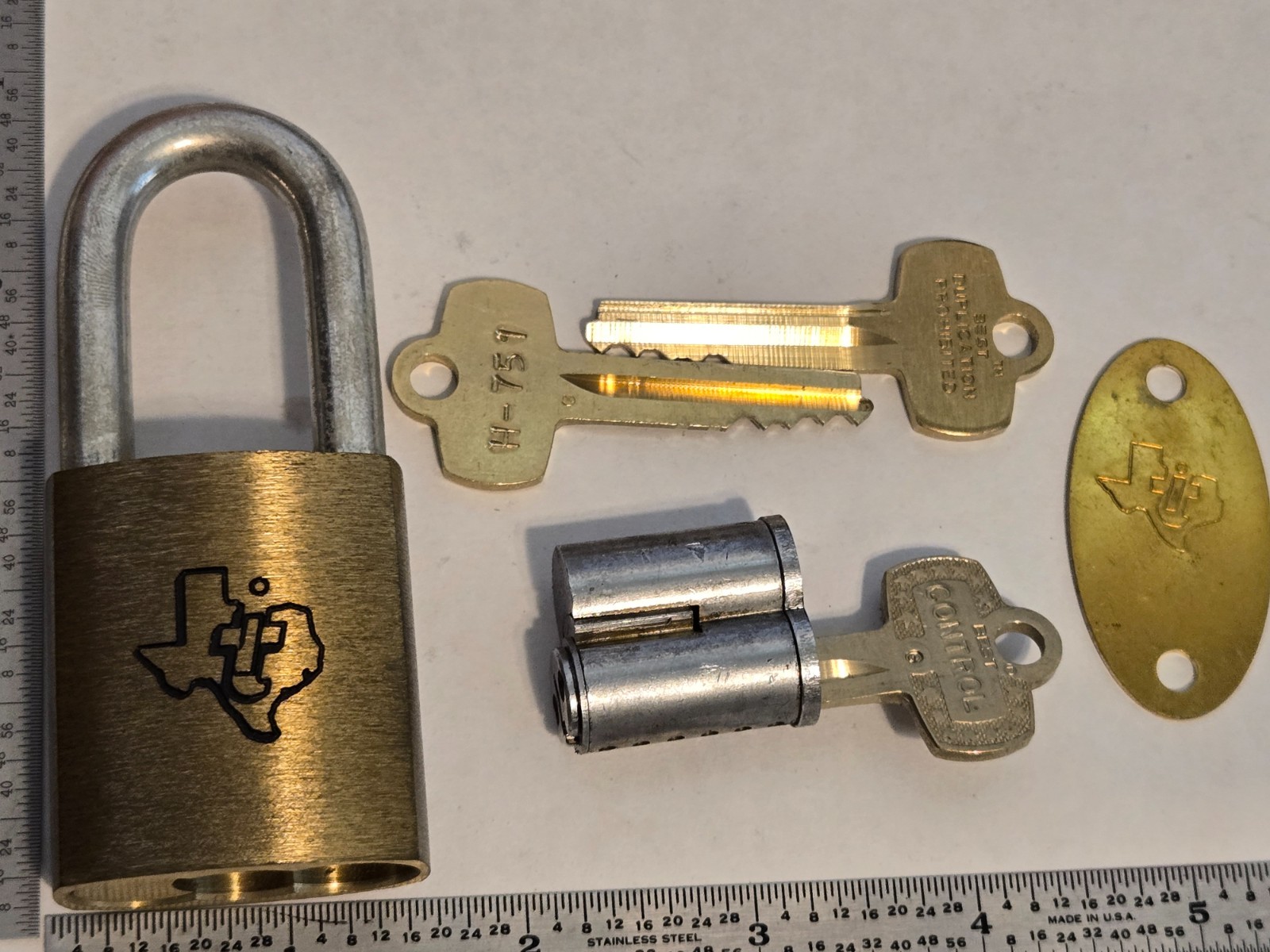 1 EA.-USED-BEST-TEXAS INSTRUMENTS PADLOCK WITH ORIGINAL CORE & KEYS-FROM HOUSTON