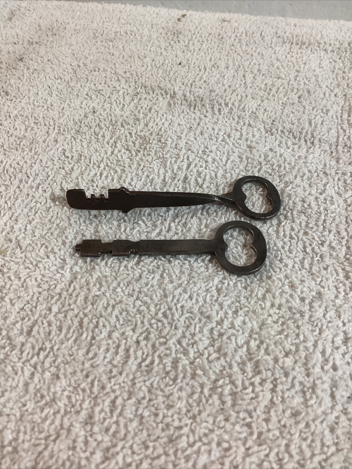 Lot of 2 Vintage Antique Steel Skeleton Key Russel & Erwin Open Bow