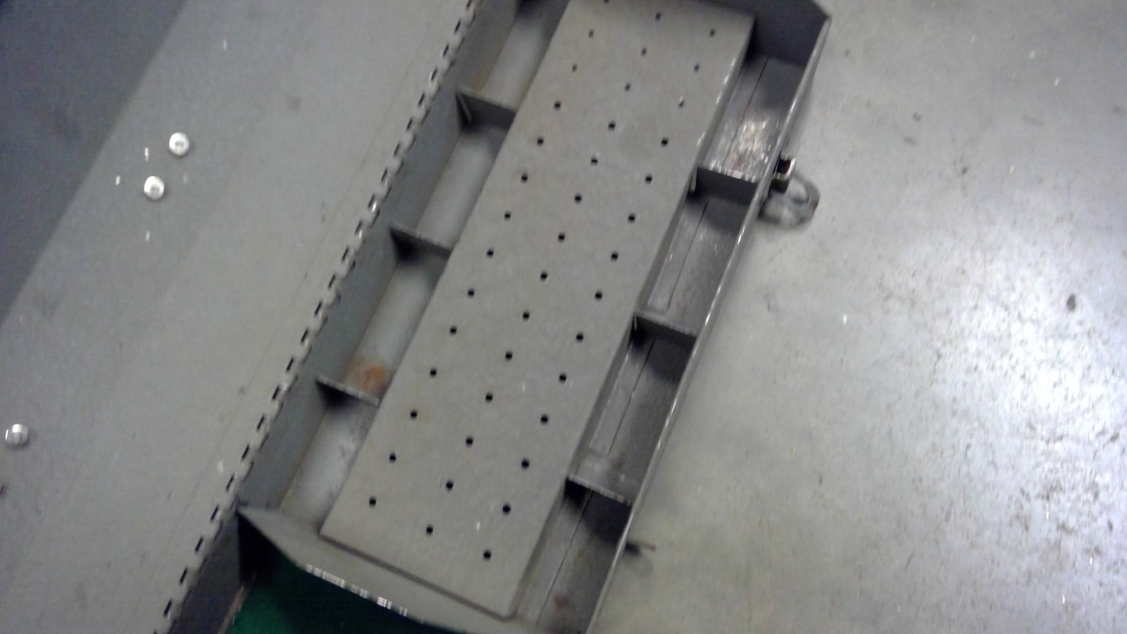 Vintage 18 3/4″ Tool Box Hip Roof Tombstone With compartments/holders LOOK 👁